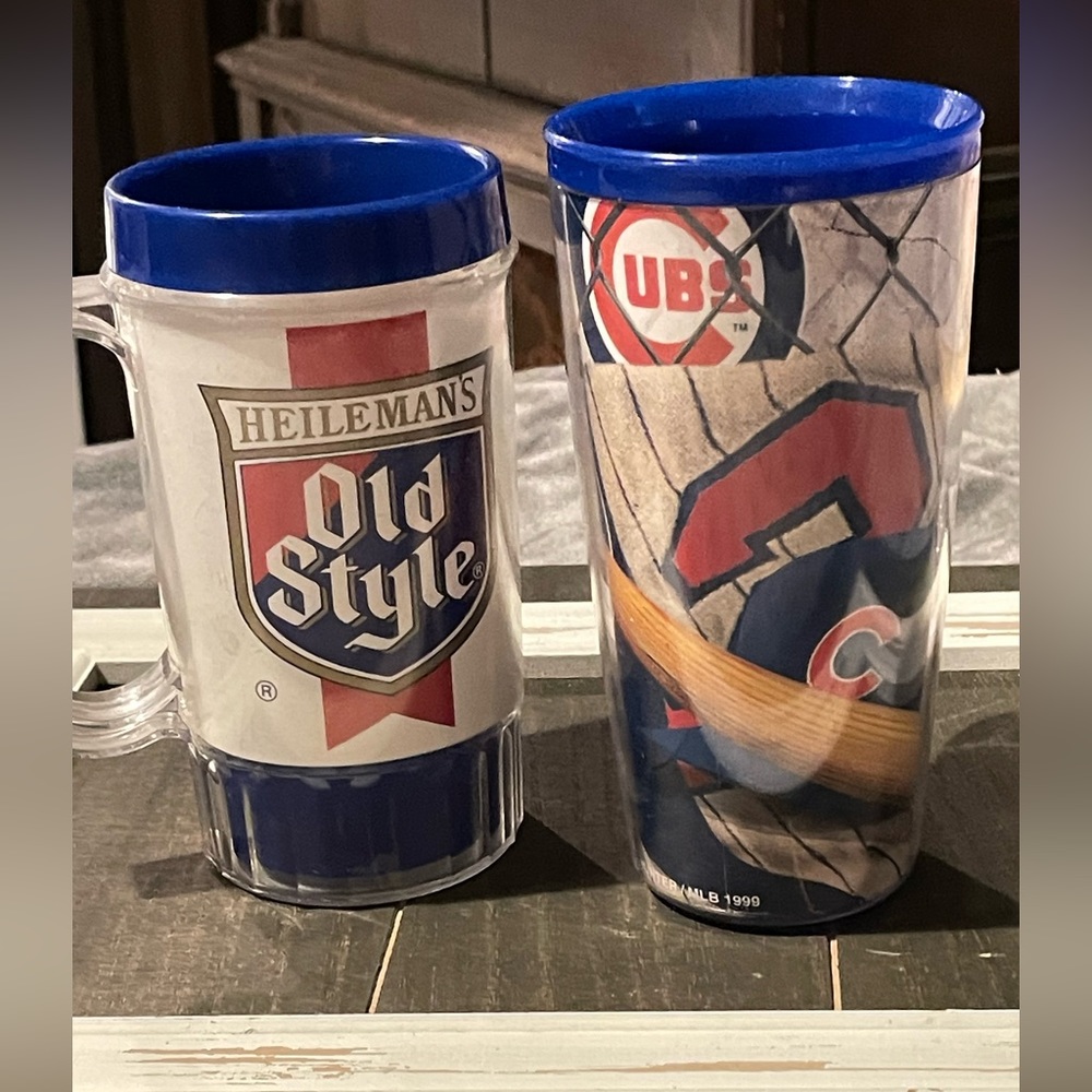 Two vintage Chicago Cubs mugs.